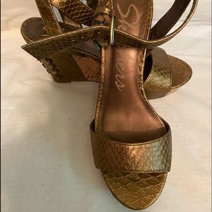 Sketchers high wedge heel round toe size 7